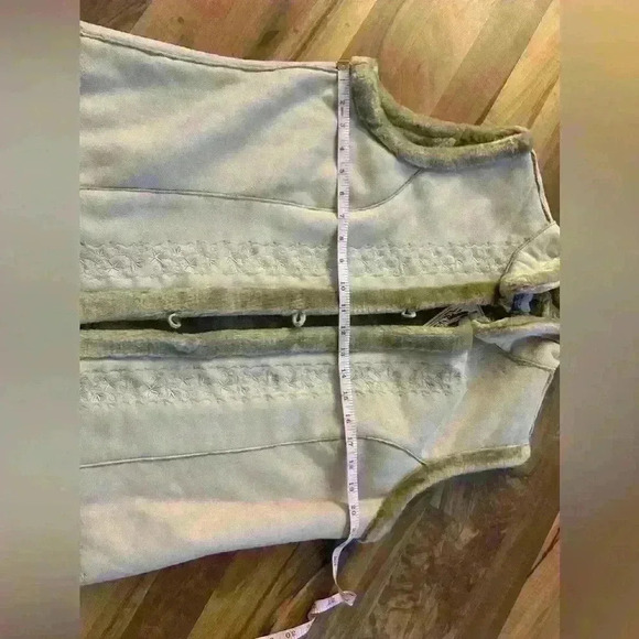 Beautiful faux fur vest beige NWT  10-12 - Picture 4 of 6